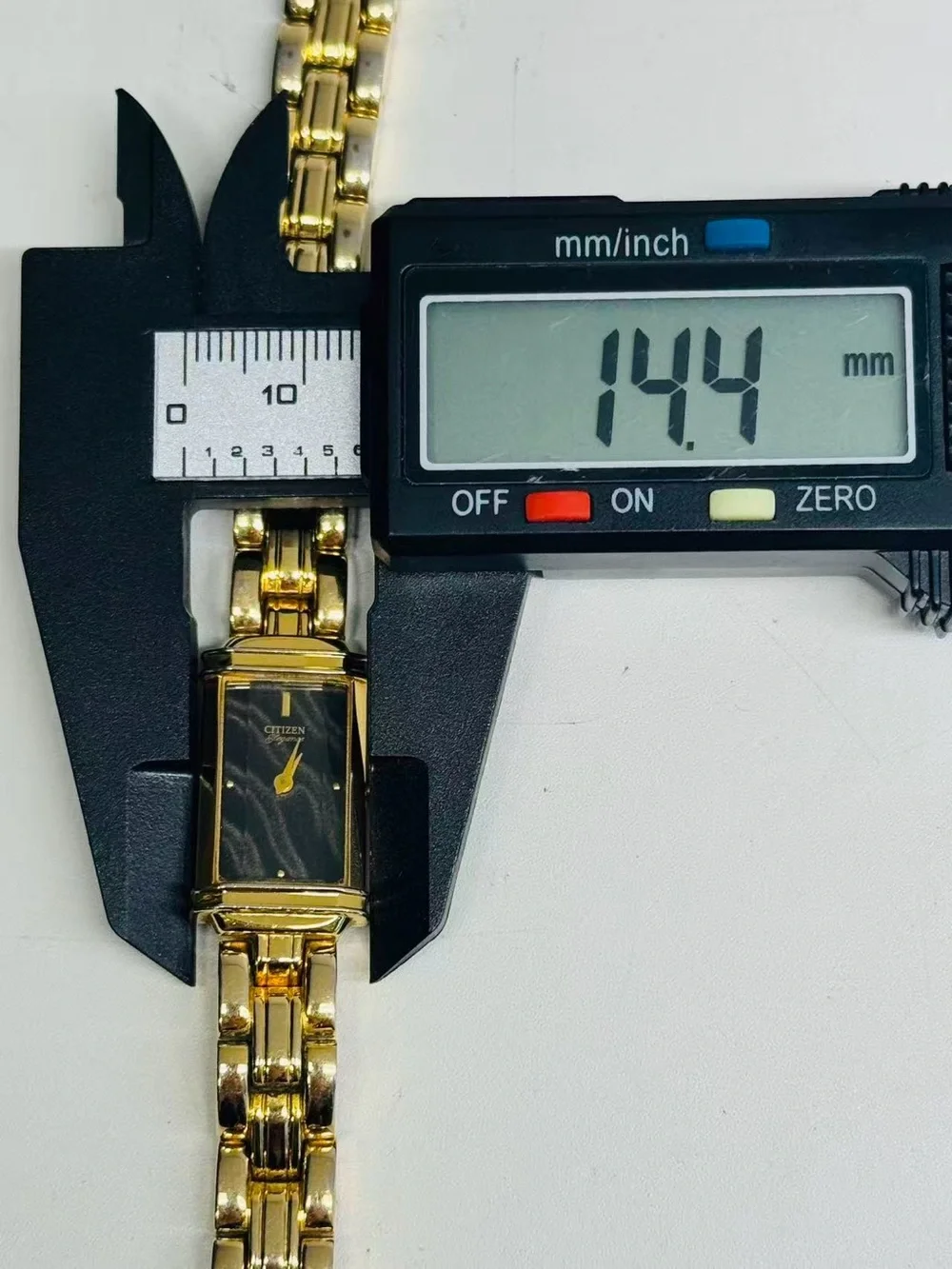 Vintage Citizen Elegance Ladies Quartz Gold Tone 14mm Watch New Battery Runs
